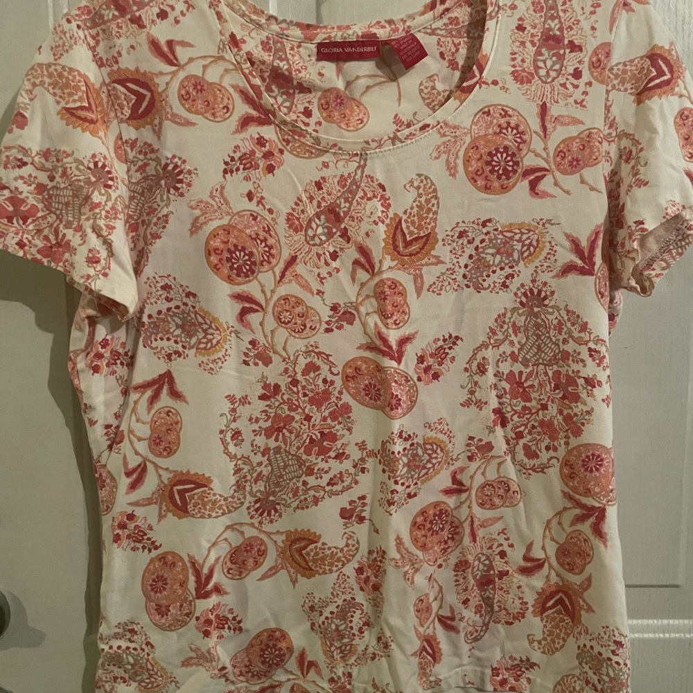 C0002 Gloria Vanderbilt Red and Pink Floral Short Sleeve Top
